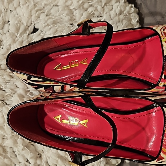 Alba Platform Heels - Picture 5 of 16